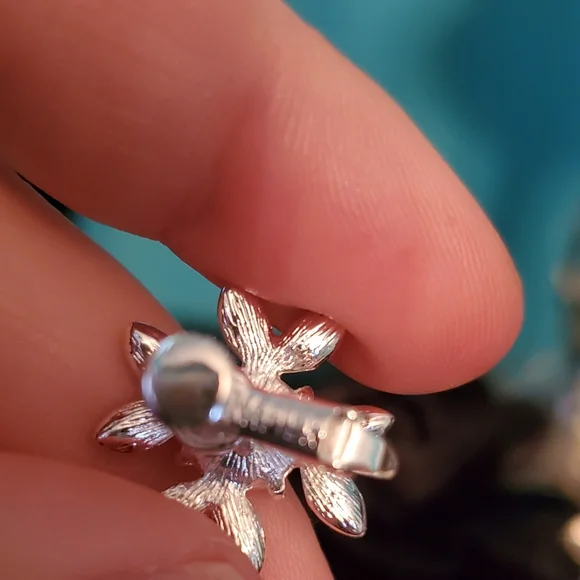 Silver Tone Crystal Snowflake Vintage Trifari Clip On Earrings - Picture 4 of 7